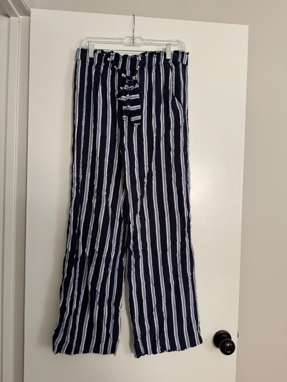 H&M Women's Navy and White Striped Wide-Leg Flowy Pants w/Pockets Size US 10